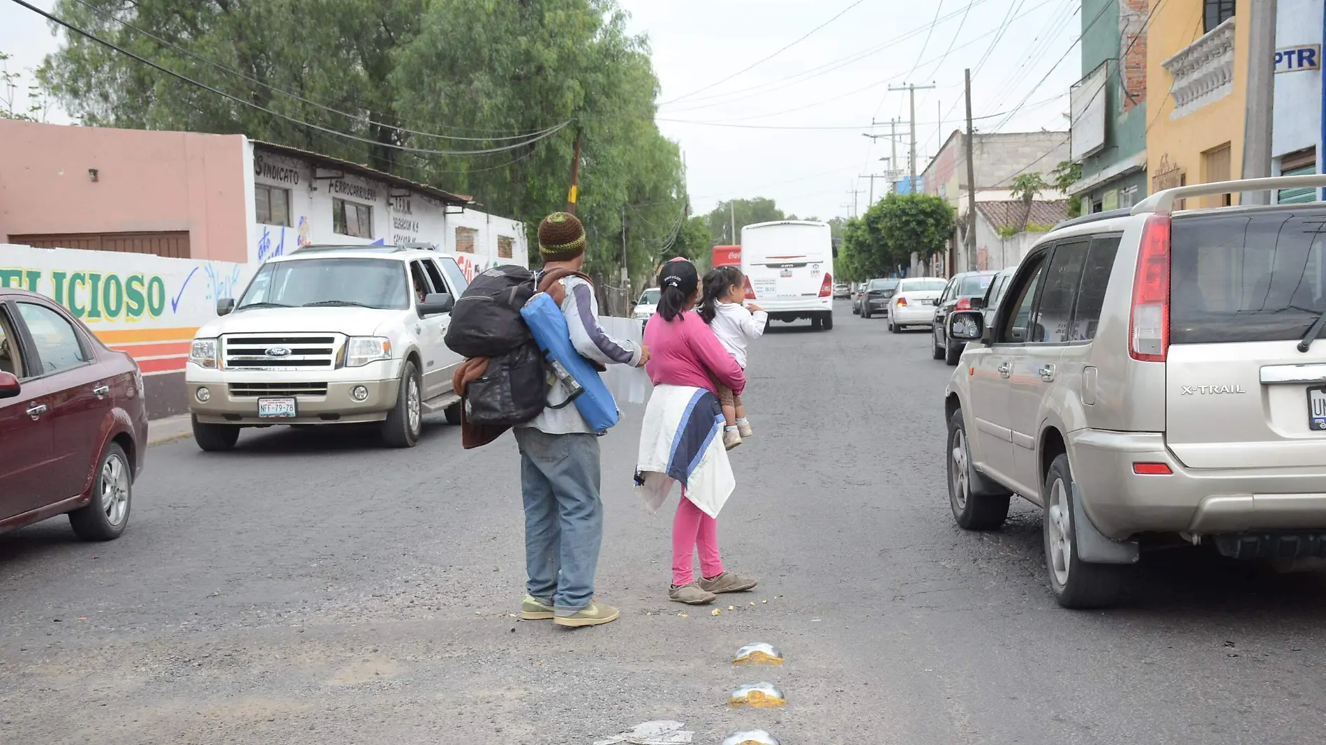 Orientan a migrantes que desean regularizar su estancia en M_xico.  Archivo  El Sol de San Juan del R_o.